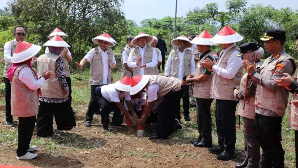 WhatsApp Image 2025 08 07 at 20.36.07 Di Momen Pencanangan GEMAPATAS 2025, Menteri Nusron: Semua Masyarakat Wajib Pasang Patok PROKALTIM