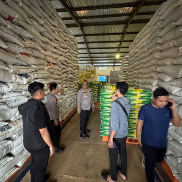 Waka Polresta Balikpapan Tinjau Stok Beras di Gudang&hellip;