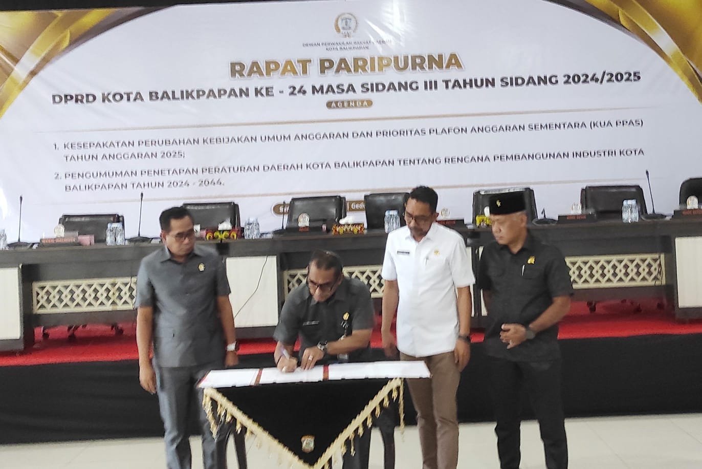 WhatsApp Image 2025 08 11 at 16.52.11 DPRD Balikpapan Sepakati Perubahan KUA-PPAS 2025, Anggaran Naik, Belanja Bertambah PROKALTIM