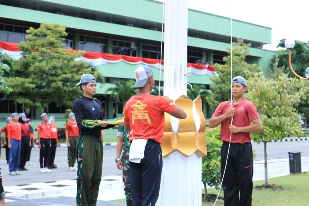 WhatsApp Image 2025 08 14 at 07.35.36 Semangat 45 Pelajar Kartika, Kibarkan Merah Putih di HUT ke-80 RI PROKALTIM