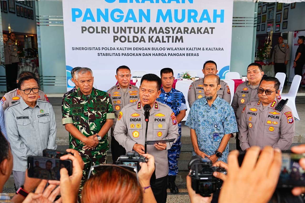 WhatsApp Image 2025 08 14 at 15.13.00 Bantu Tekan Harga Pangan, Polda Kaltim Gelar Operasi Pasar Murah PROKALTIM