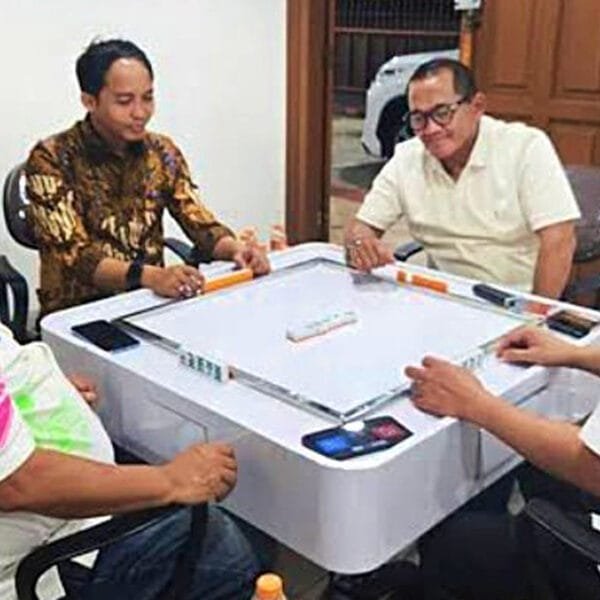 Viral Foto Menhut Raja Juli Bareng Tersangka Pembalakan&hellip;