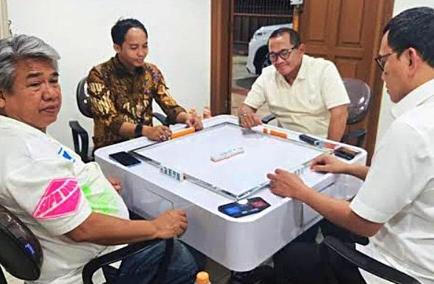 Viral Foto Menhut Raja Juli Bareng Tersangka Pembalakan&hellip;