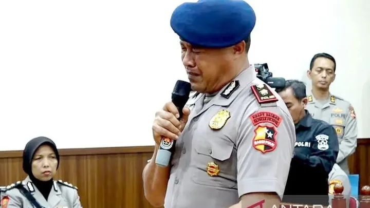 650909610 Terbukti Tabrak Affan hingga Tewas, Kompol Cosmas Menangis saat Dipecat Tidak Hormat PROKALTIM