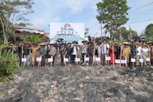 Dukung Swasembada Pangan Prabowo Pemuda Tani Tanam Sejuta Tugal Padi Gogo di Berau Kaltim Dukung Swasembada Pangan Prabowo, Pemuda Tani Tanam Sejuta Tugal Padi Gogo di Berau - Kaltim PROKALTIM