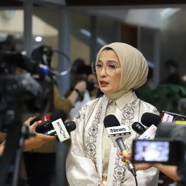 Program Pesantren Sehat, Arzeti Bilbina Usul Beasiswa Dokter&hellip;