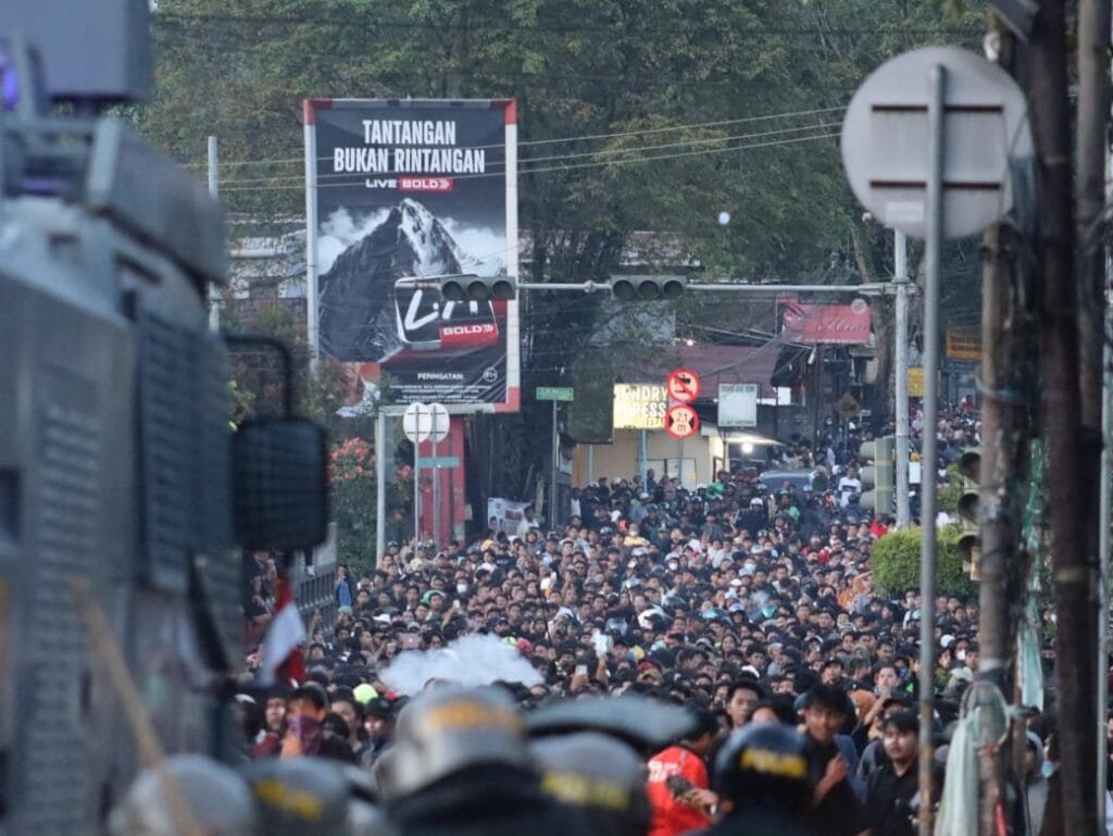 WhatsApp Image 2025 09 02 at 20.38.55 Dansat Brimob Dampingi Kapolda Kaltim Monitor Pengamanan Unjuk Rasa di Samarinda PROKALTIM