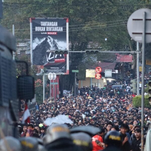 Dansat Brimob Dampingi Kapolda Kaltim Monitor Pengamanan Unjuk&hellip;