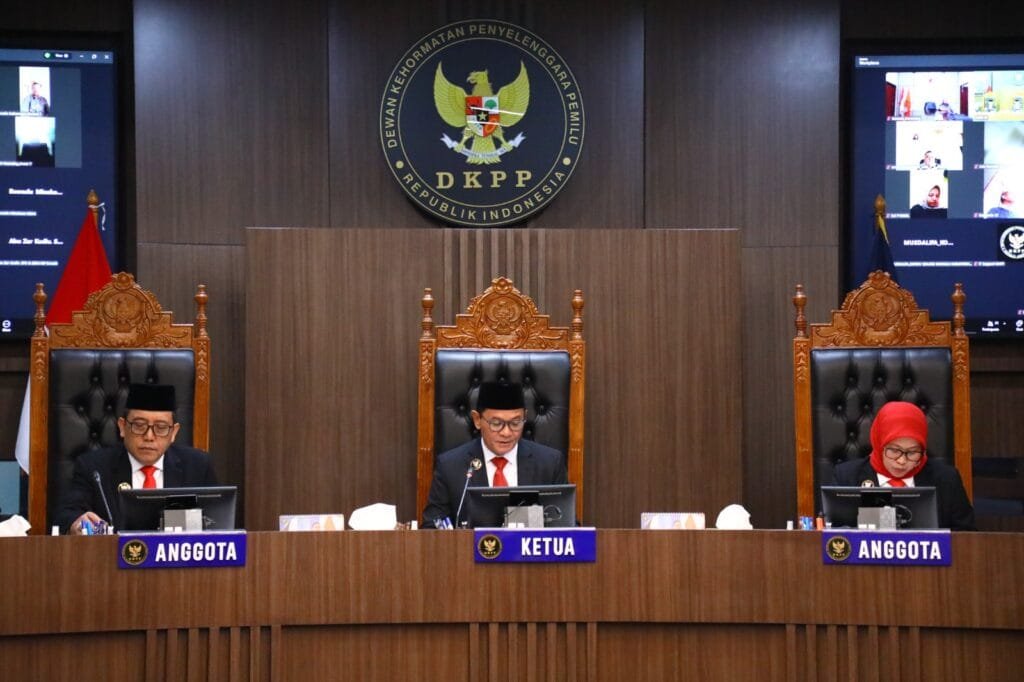 WhatsApp Image 2025 09 04 at 16.02.07 DKPP: Ketua dan Anggota Panwaslih Banda Aceh Tak Layak Jadi Penyelenggara Pemilu PROKALTIM