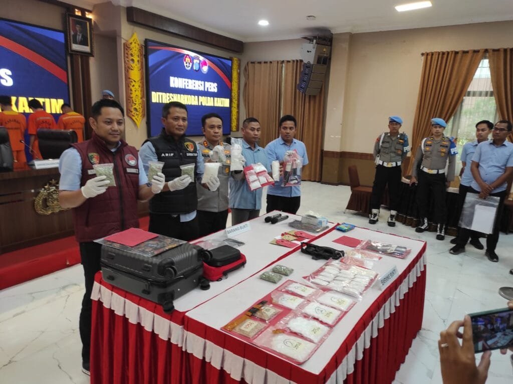 WhatsApp Image 2025 09 16 at 21.02.50 Polda Kaltim Bongkar 7 Kasus Besar Narkoba, Tiga Di Antaranya Jaringan Sumatera Utara PROKALTIM