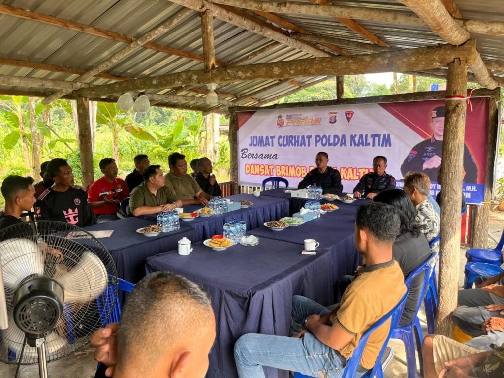WhatsApp Image 2025 09 19 at 15.41.19 Brimob Polda Kaltim Gelar Jum’at Curhat Bersama Tokoh Masyarakat Karangjoang Balikpapan Utara PROKALTIM