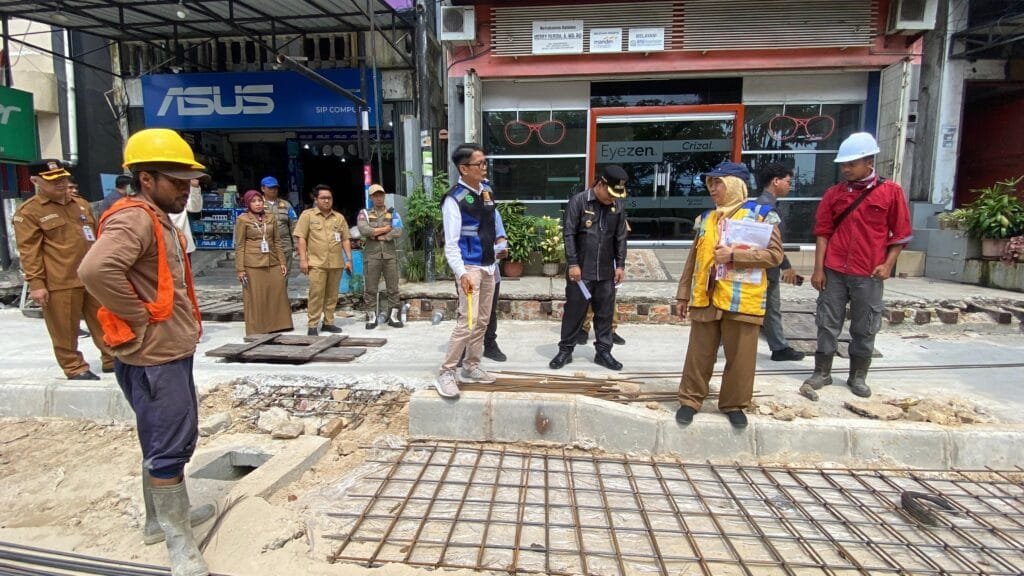 WhatsApp Image 2025 09 25 at 18.16.51 Pengerjaan Drainase Jalan Ahmad Yani Tembus 41 Persen, Ditarget Rampung Akhir 2025 PROKALTIM