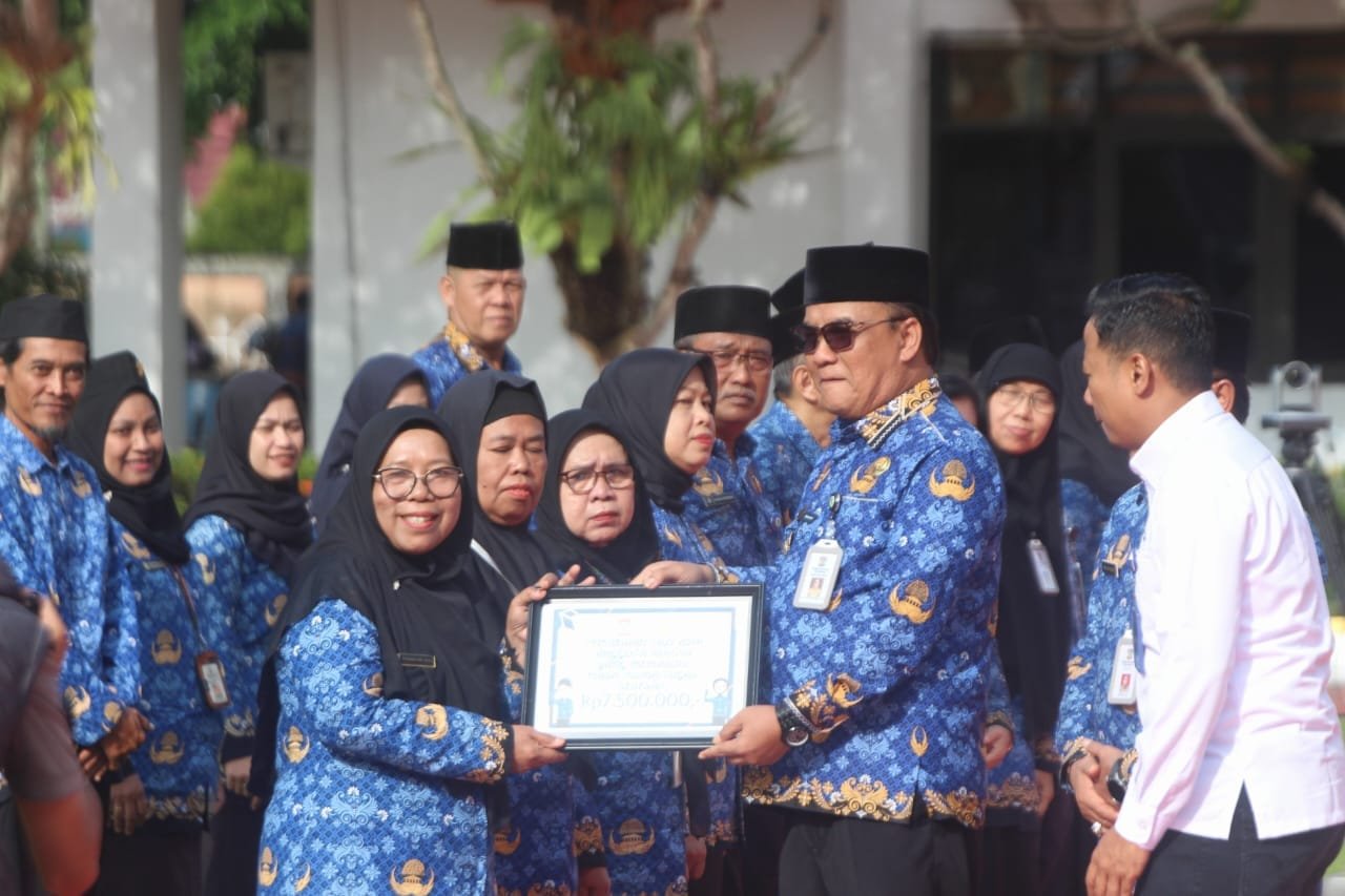 WhatsApp Image 2025 09 29 at 13.56.49 Wakil Wali Kota Balikpapan Lepas ASN Purna Tugas, Serahkan SK CPNS dan PPPK, Dukung Atlet Korpri Berlaga di Pornas XVII PROKALTIM