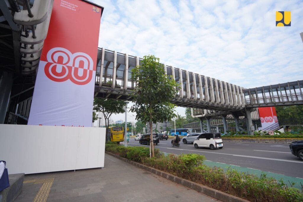 dukung pemulihan layanan publik kementerian pu jpo polda metro jaya sudah bisa digunakan foto 68bef97377950 Pemulihan Layanan Publik Pasca Demo, JPO Polda Metro Jaya Sudah Bisa Digunakan PROKALTIM