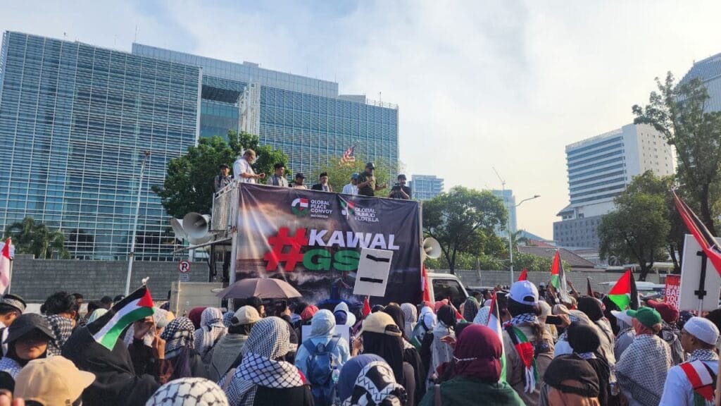 WhatsApp Image 2025 10 03 at 17.49.32 Aksi Kawal Global Sumud Flotilla, Massa Desak Aktivis yabg Ditahan Israel Dibebaskan PROKALTIM