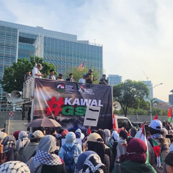 Aksi Kawal Global Sumud Flotilla, Massa Desak Aktivis&hellip;