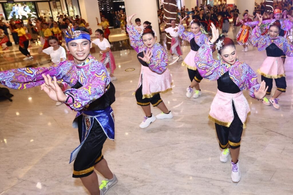 WhatsApp Image 2025 10 13 at 11.49.47 Mall Pentacity Disulap Jadi Panggung Kolosal, BEstar Raih Juara Pertama Indonesia Menari 2025 di Balikpapan PROKALTIM