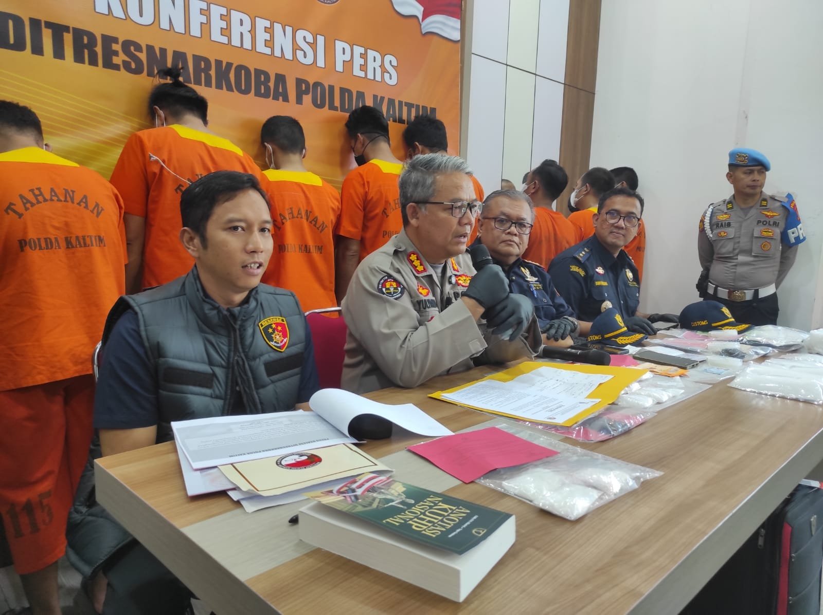 WhatsApp Image 2025 10 16 at 22.46.15 Polda Kaltim dan Bea Cukai Gagalkan Penyelundupan Sabu Malaysia, Selamatkan Ribuan Jiwa PROKALTIM