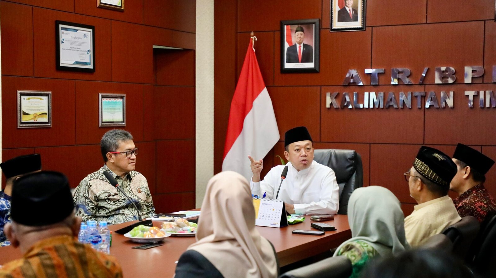 WhatsApp Image 2025 10 24 at 16.47.51 scaled Dari Hati ke Hati, Menteri Nusron Bahas Sertipikasi Tanah Wakaf dan Rumah Ibadah di Kaltim PROKALTIM