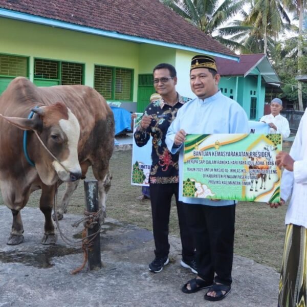 Mudyat Noor Serahkan Sapi Kurban Presiden Berbobot 910&hellip;