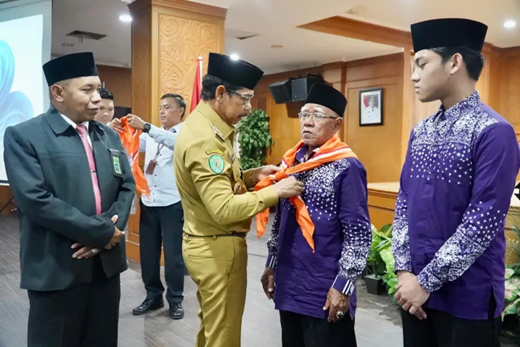 Lepas 130 Jamaah Haji, Wabup Waris Muin Doakan Pelaksanaan Lancar
