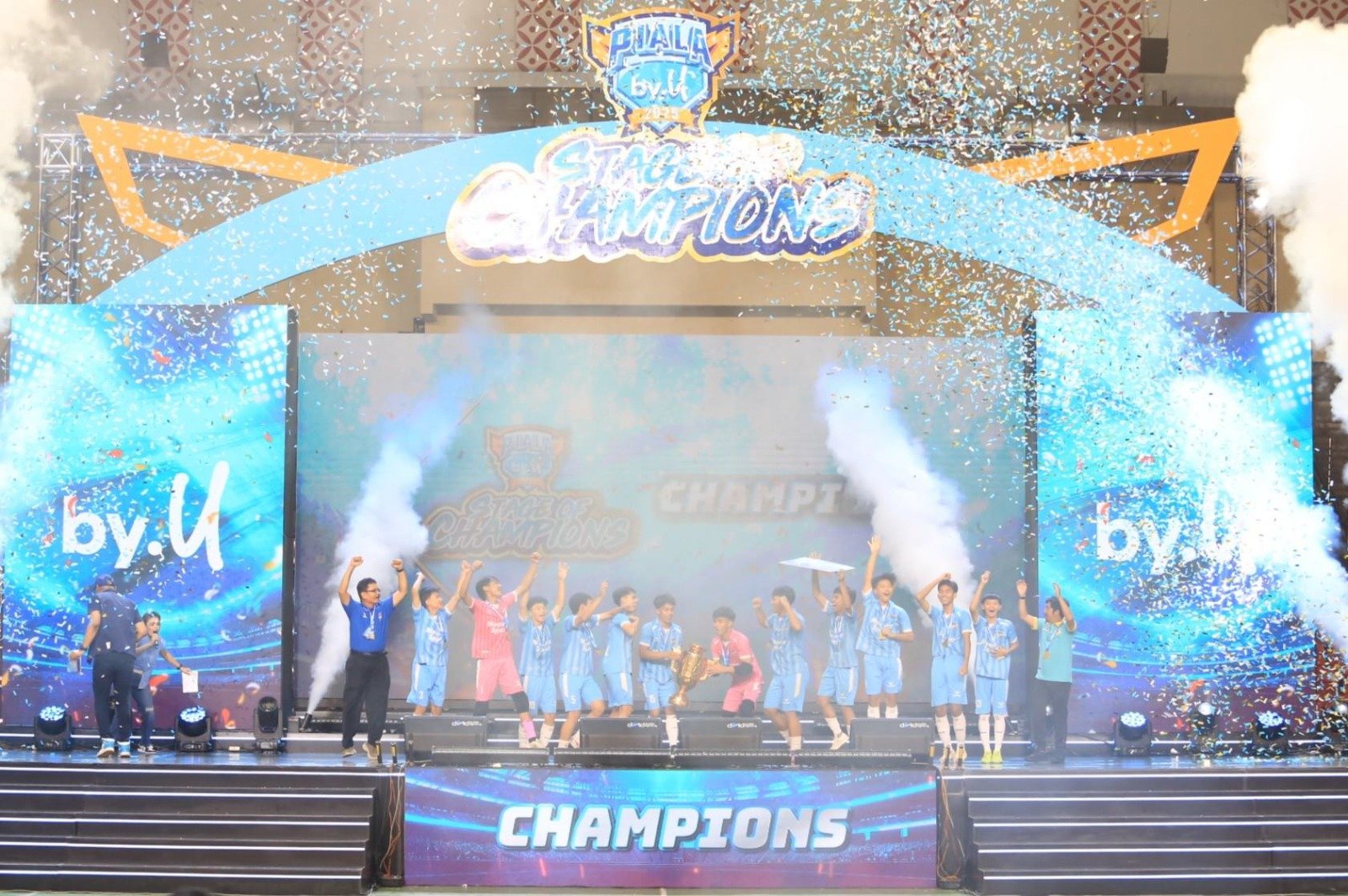 WhatsApp Image 2025 10 29 at 22.00.41 SMA Negeri 2 Banjarmasin Raih Gelar Juara Nasional di Grand Final Piala by.U 2025: Stage of Champions PROKALTIM