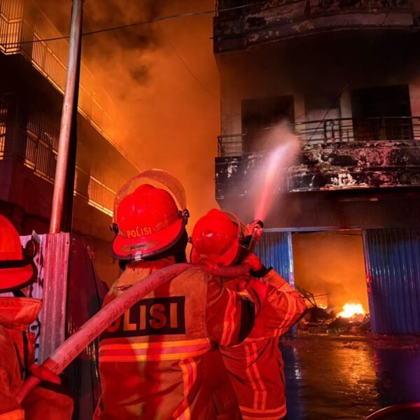 Api Lahap Dua Gudang dan Satu Rumah di&hellip;