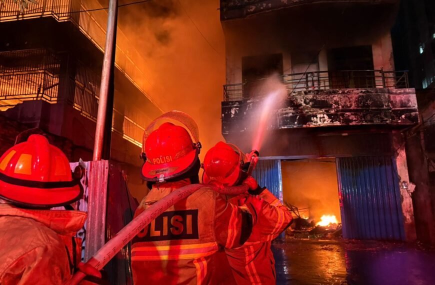 Api Lahap Dua Gudang dan Satu Rumah di&hellip;