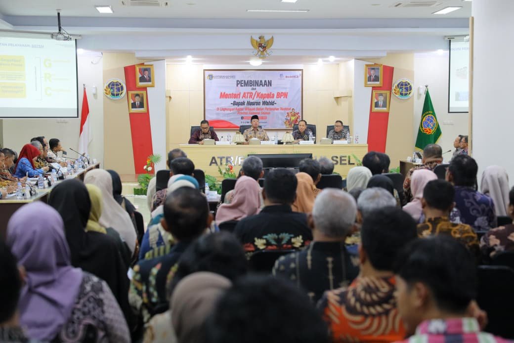 WhatsApp Image 2025 11 14 at 18.30.31 Beri Pengarahan di Kanwil BPN Provinsi Sulsel, Menteri Nusron: Tegas Jalankan Prinsip dan Luwes dalam Melayani PROKALTIM