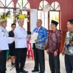 Menteri Nusron Serahkan Sertipikat di Papua: Era Presiden Prabowo Semua Tempat Ibadah Harus Disertipikatkan Tanpa Pengecualian