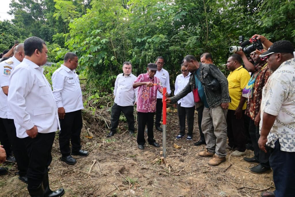 WhatsApp Image 2025 11 21 at 14.59.31 Realisasi Percepatan Sertipikasi Tanah Ulayat di Papua, Menteri Nusron Saksikan Pemasangan Patok Skouw Yambe PROKALTIM
