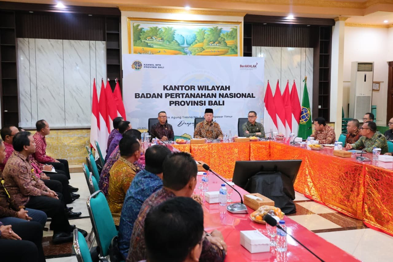 Pesan Menteri Nusron kepada Jajaran di Bali: Transformasi Layanan Pertanahan Harus Sejalan dengan Perubahan Perilaku Masyarakat PROKALTIM 1 WhatsApp Image 2025 11 26 at 13.30.24 Pesan Menteri Nusron kepada Jajaran di Bali: Transformasi Layanan Pertanahan Harus Sejalan dengan Perubahan Perilaku Masyarakat PROKALTIM