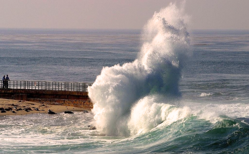 Gelombang tinggi prokaltim.com 1 BMKG Alarm Cuaca Ekstrem: Tiga Siklon Kepung Indonesia, Risiko Hujan Lebat dan Gelombang Tinggi Awal 2026 PROKALTIM