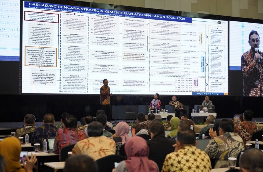Beri Pengarahan Umum di Rakernas 2025,&hellip;