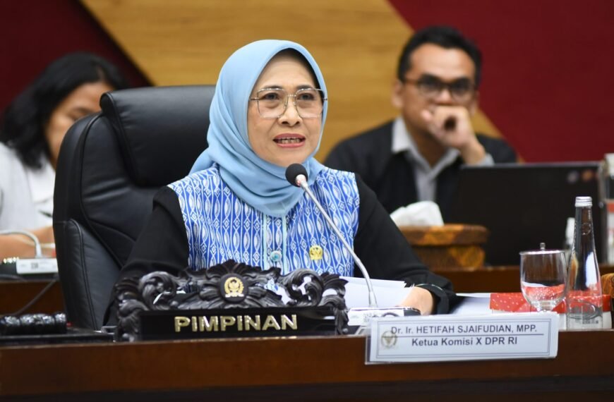 UU Guru dan Dosen Digugat, Hetifah Sjaifudian Desak Evaluasi Serius