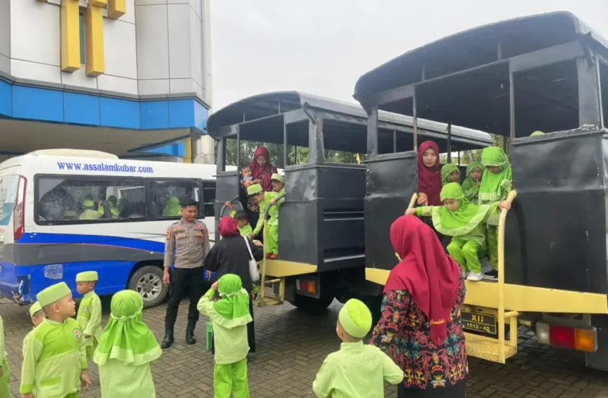 Satsamapta Polres Kutai Barat dampingi kunjungan anak TK&hellip;