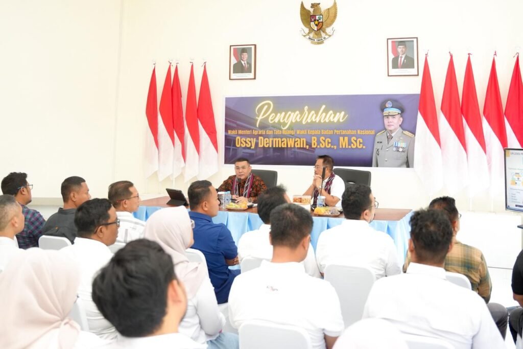 WhatsApp Image 2026 01 11 at 10.05.47 Pesan Wamen Ossy ke Jajaran Kantor Pertanahan Kabupaten Mempawah: Tingkatkan Layanan Sesuai Kebutuhan Masyarakat PROKALTIM