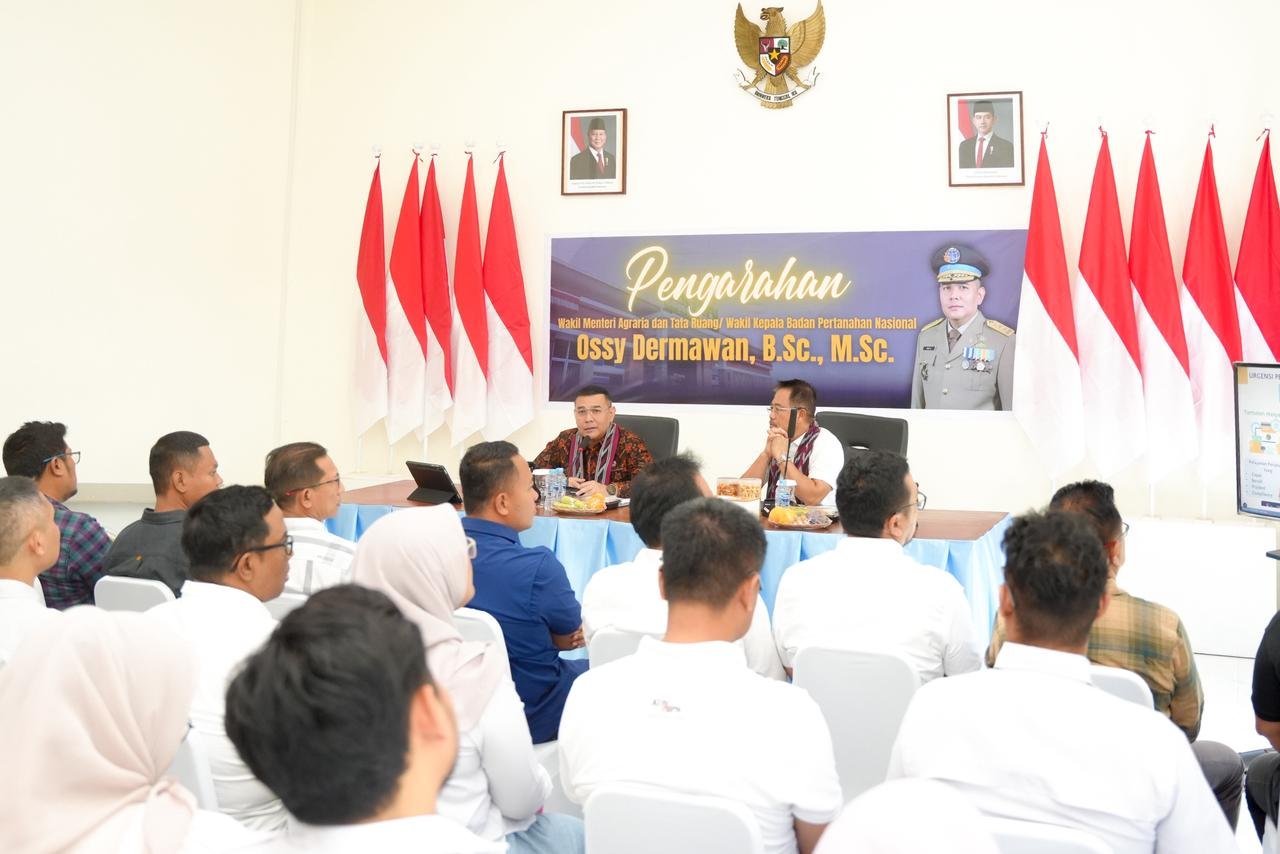 WhatsApp Image 2026 01 11 at 10.05.47 Pesan Wamen Ossy ke Jajaran Kantor Pertanahan Kabupaten Mempawah: Tingkatkan Layanan Sesuai Kebutuhan Masyarakat PROKALTIM