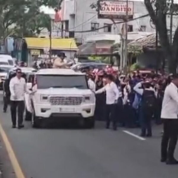 Antusiasme Warga Balikpapan Pecah saat Presiden Prabowo Disapa&hellip;