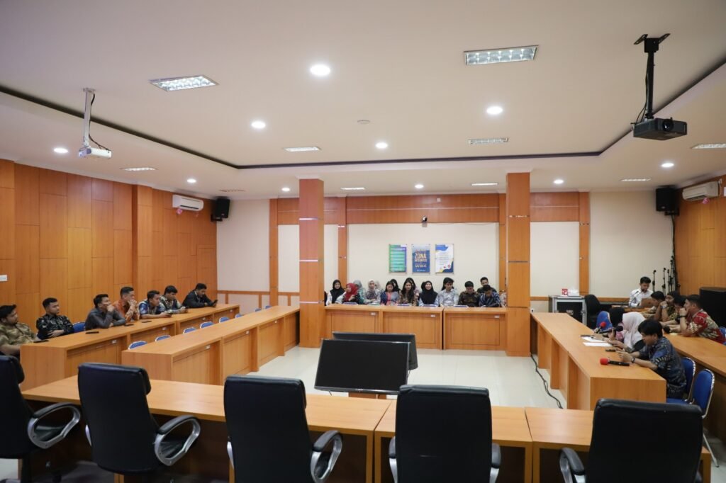 WhatsApp Image 2026 02 05 at 19.12.08 Tingkatkan Kualitas Layanan, Kanwil BPN Provinsi Kaltim Beri Pengarahan Petugas Loket untuk Pengisian SKM dan SPAK PROKALTIM