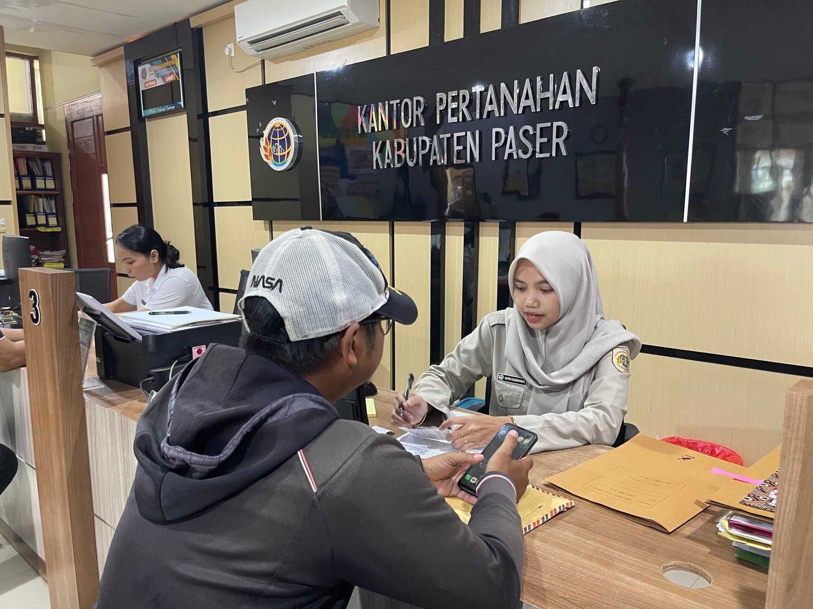 WhatsApp Image 2026 03 17 at 10.08.01 scaled Jelang Libur Nasional , Kantor Pertanahan Kabupaten Paser Tetap Buka Pelayanan Meski Terapkan FWA PROKALTIM
