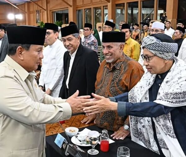 Presiden Prabowo Subianto bertemu kiai di Istana Kepresidenan Jakarta membahas geopolitik global dan persatuan nasional.