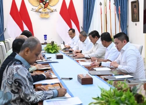 Harga Sembako dan Infrastruktur Jadi Perhatian Pemerintah Jelang Lebaran PROKALTIM 5 prabowo ratas bahas harga pokok Harga Sembako dan Infrastruktur Jadi Perhatian Pemerintah Jelang Lebaran PROKALTIM