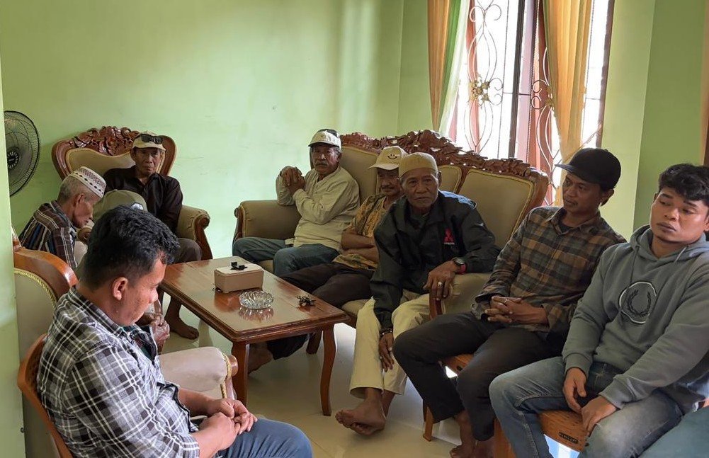 ambang BPEP berhenti akibat izin RKAB tertahan. Warga Muara Jawa mendatangi kantor perusahaan karena ekonomi lingkar tambang ikut lumpuh.