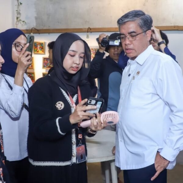 Menaker Uji Industri Kreatif Jadi ‘Laboratorium’, Sinyal Perubahan&hellip;