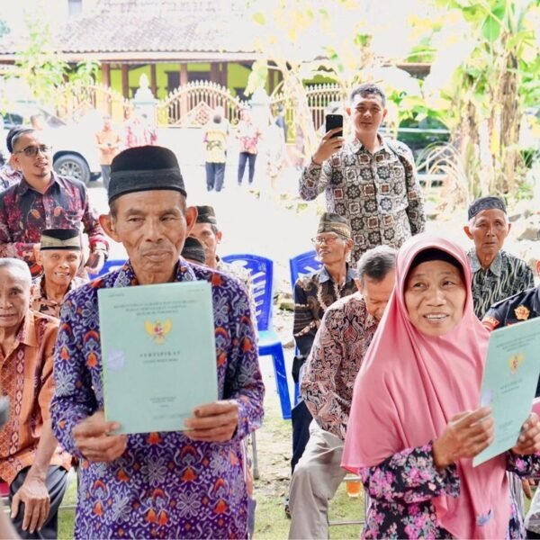 Akhir Perjuangan Panjang, Sertipikat Tanah Mbah Tupon Kembali&hellip;