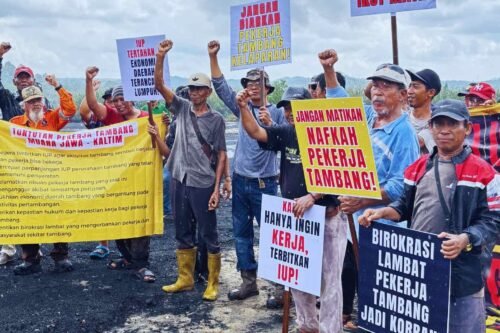 DEMO PEKERJA TAMBANG BPEP 8 Demo Tambang Muara Jawa Meluas, Wanita dan Pria Turun Jalan, 5 Bulan Tanpa Kerja PROKALTIM