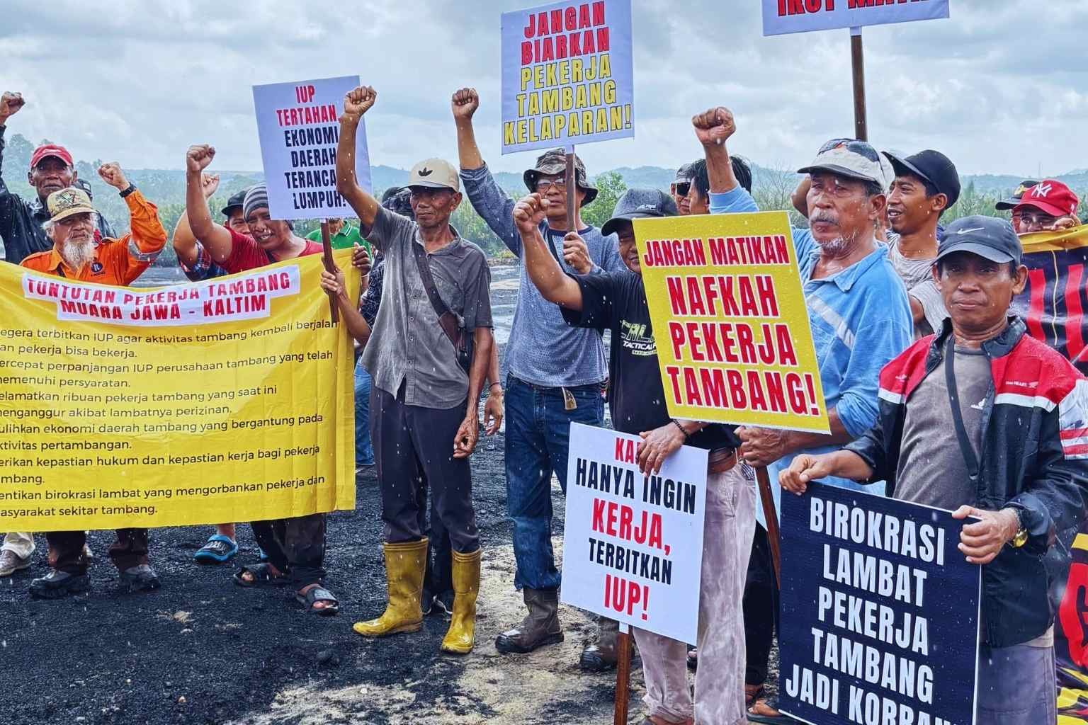 DEMO PEKERJA TAMBANG BPEP 8 Demo Tambang Muara Jawa Meluas, Wanita dan Pria Turun Aksi, 5 Bulan Tanpa Kerja PROKALTIM