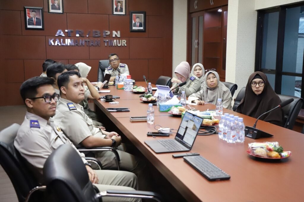 WhatsApp Image 2026 05 13 at 08.45.02 Tingkatkan Kesamaan Persepsi Penanganan Hukum di Bidang Pertanahan, Kanwil BPN Provinsi Kaltim Ikuti Rapat Secara Daring Bersama Sekretariat Jenderal Kementerian ATR/BPN PROKALTIM