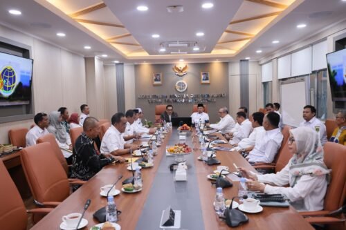 Rakor Bersama para Kepala Daerah di Kalsel, Menteri Nusron: Penentuan Lokasi LP2B Menjadi Kewenangan Daerah PROKALTIM 4 WhatsApp Image 2026 05 14 at 10.38.48 Rakor Bersama para Kepala Daerah di Kalsel, Menteri Nusron: Penentuan Lokasi LP2B Menjadi Kewenangan Daerah PROKALTIM